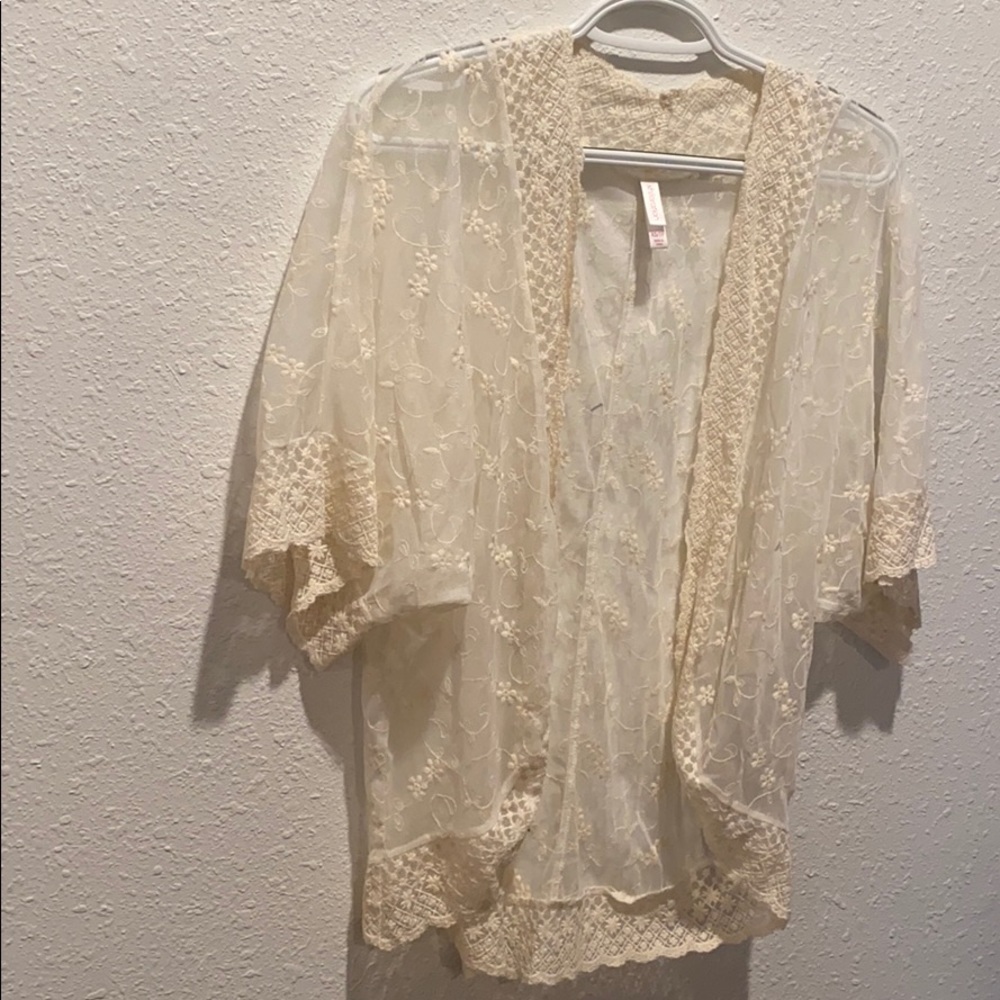Lace overlay - Picture 3 of 4